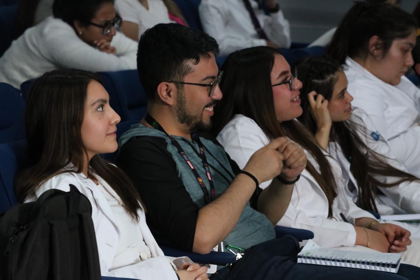 ALUMNOS DE MEDICINA PRESENTAN GENÉTICA HUMANA