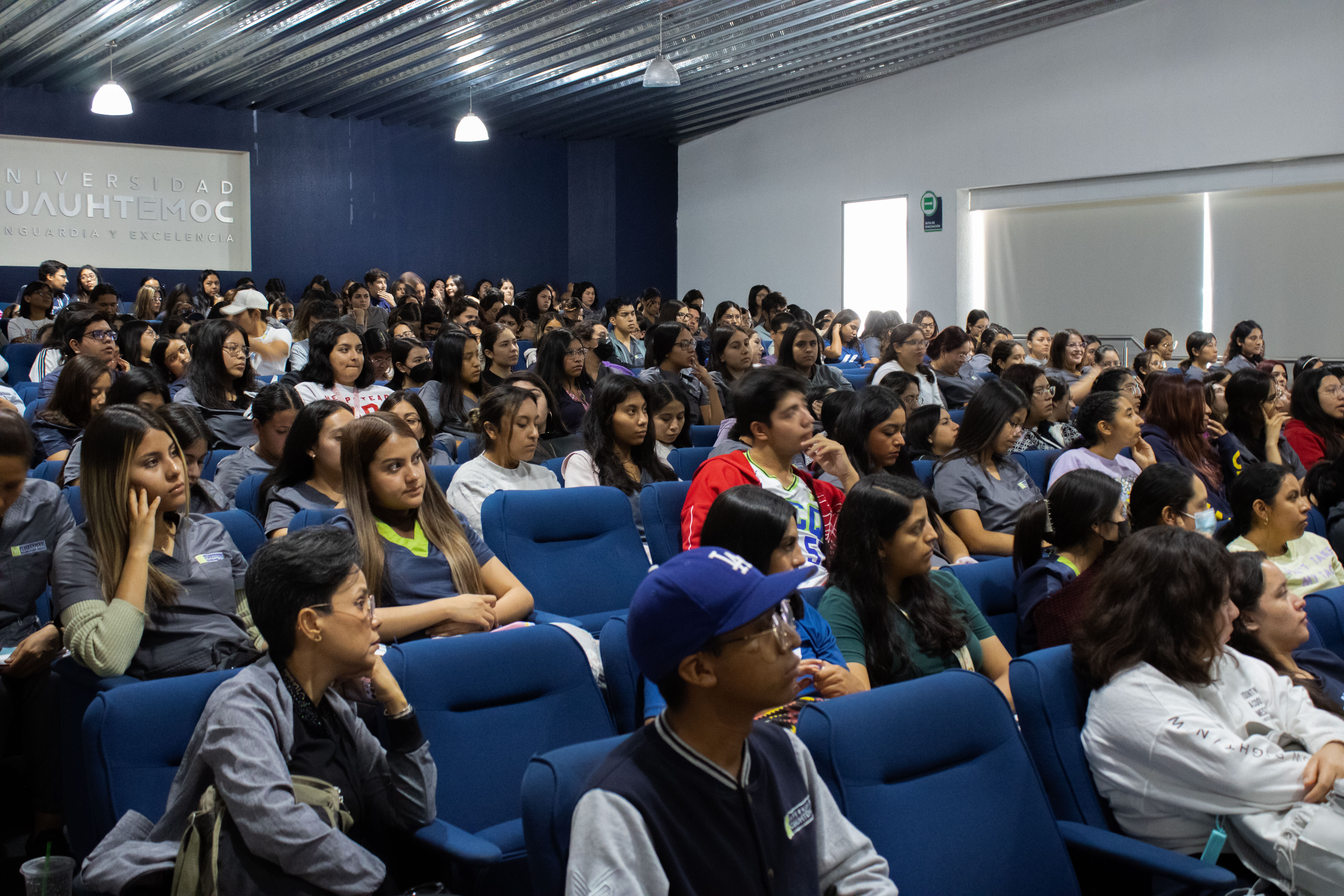 ¡SE LLEVÓ A CABO LA CONFERENCIA DE BIOSEGURIDAD EN LA UCQ! 