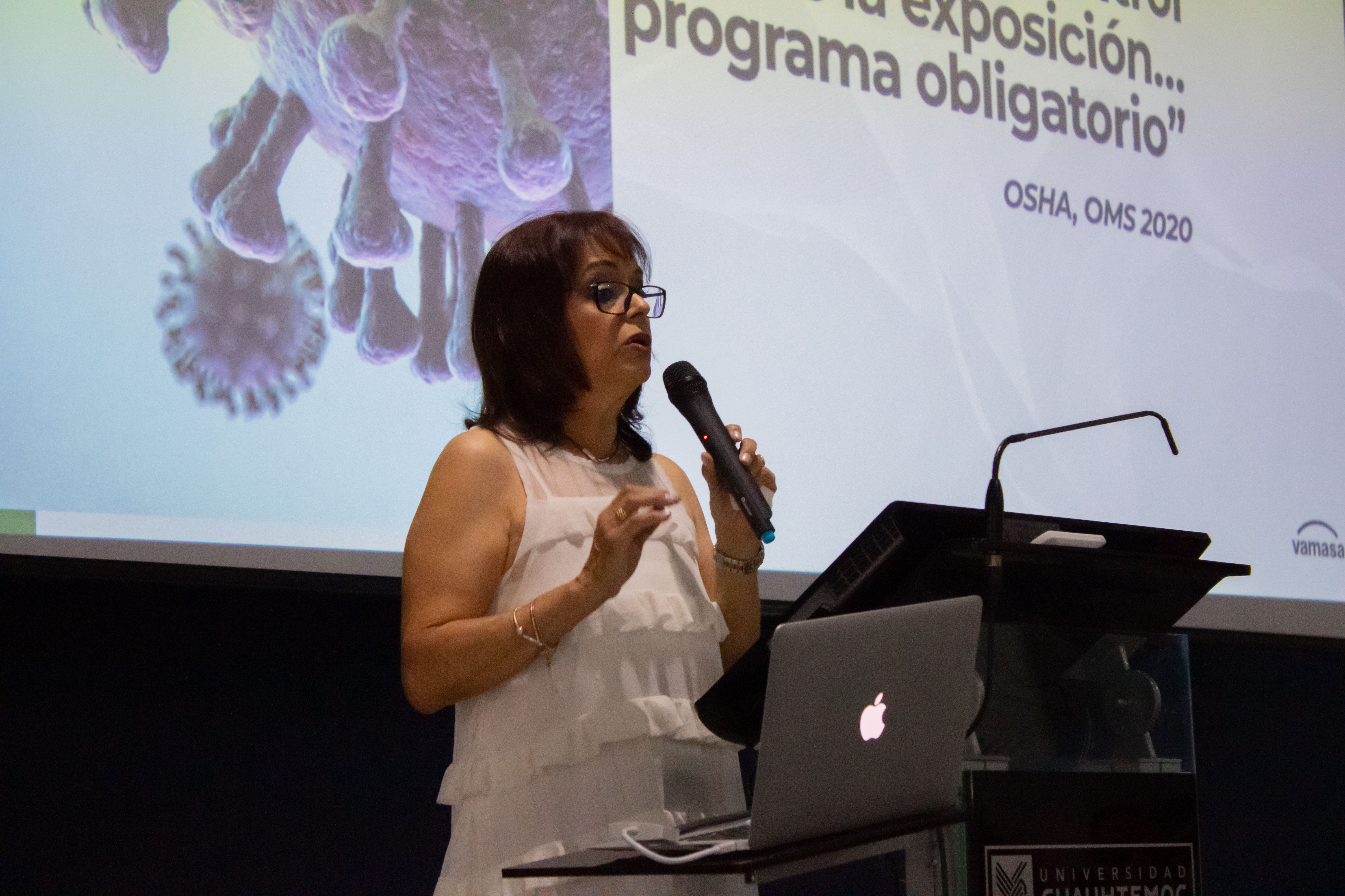 ¡SE LLEVÓ A CABO LA CONFERENCIA DE BIOSEGURIDAD EN LA UCQ! 