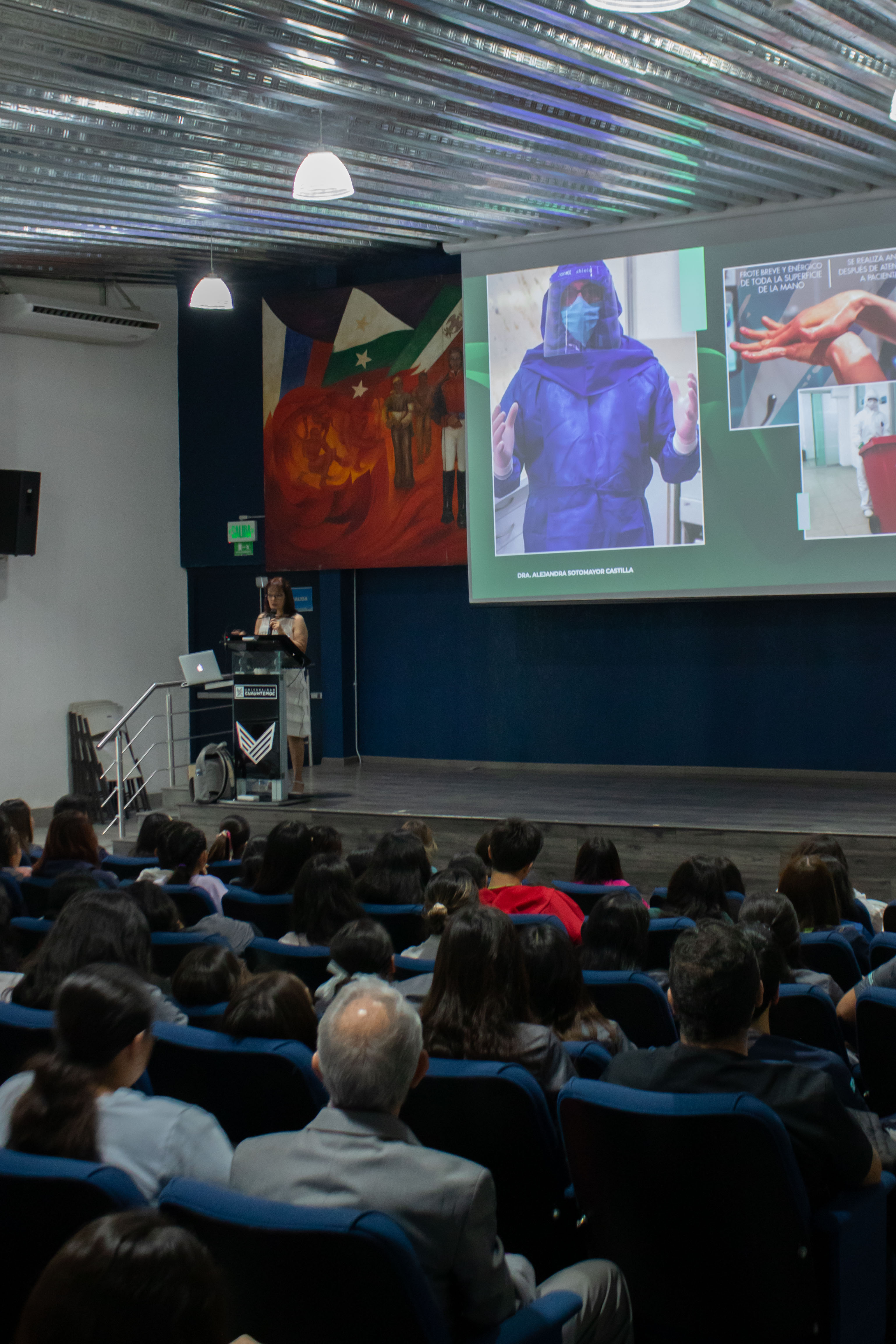 ¡SE LLEVÓ A CABO LA CONFERENCIA DE BIOSEGURIDAD EN LA UCQ! 