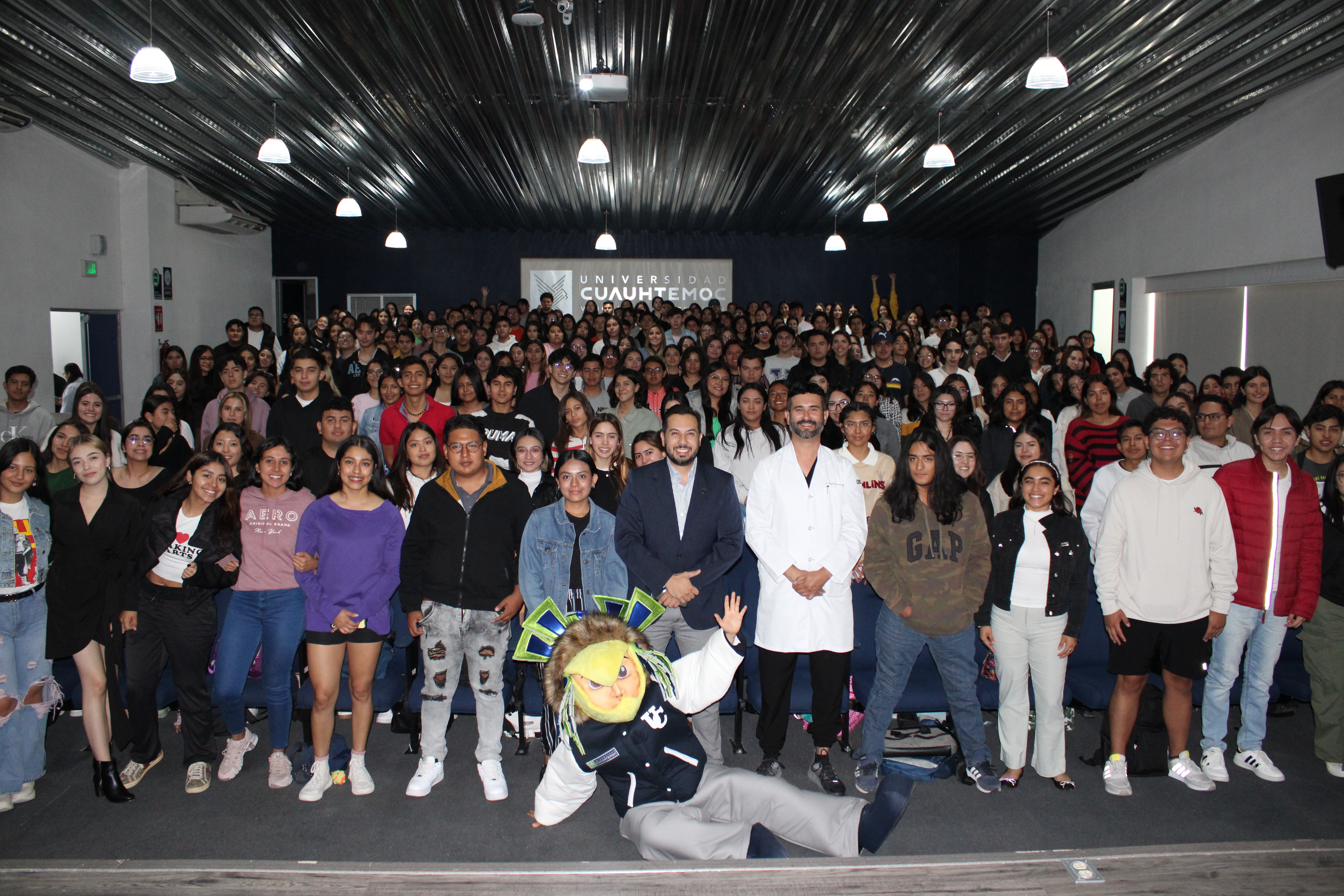 ¡BIENVENIDOS GUERREROS DE NUEVO INGRESO DE LA LIC EN ODONTOLOGÍA Y MÉDICO CIRUJANO!