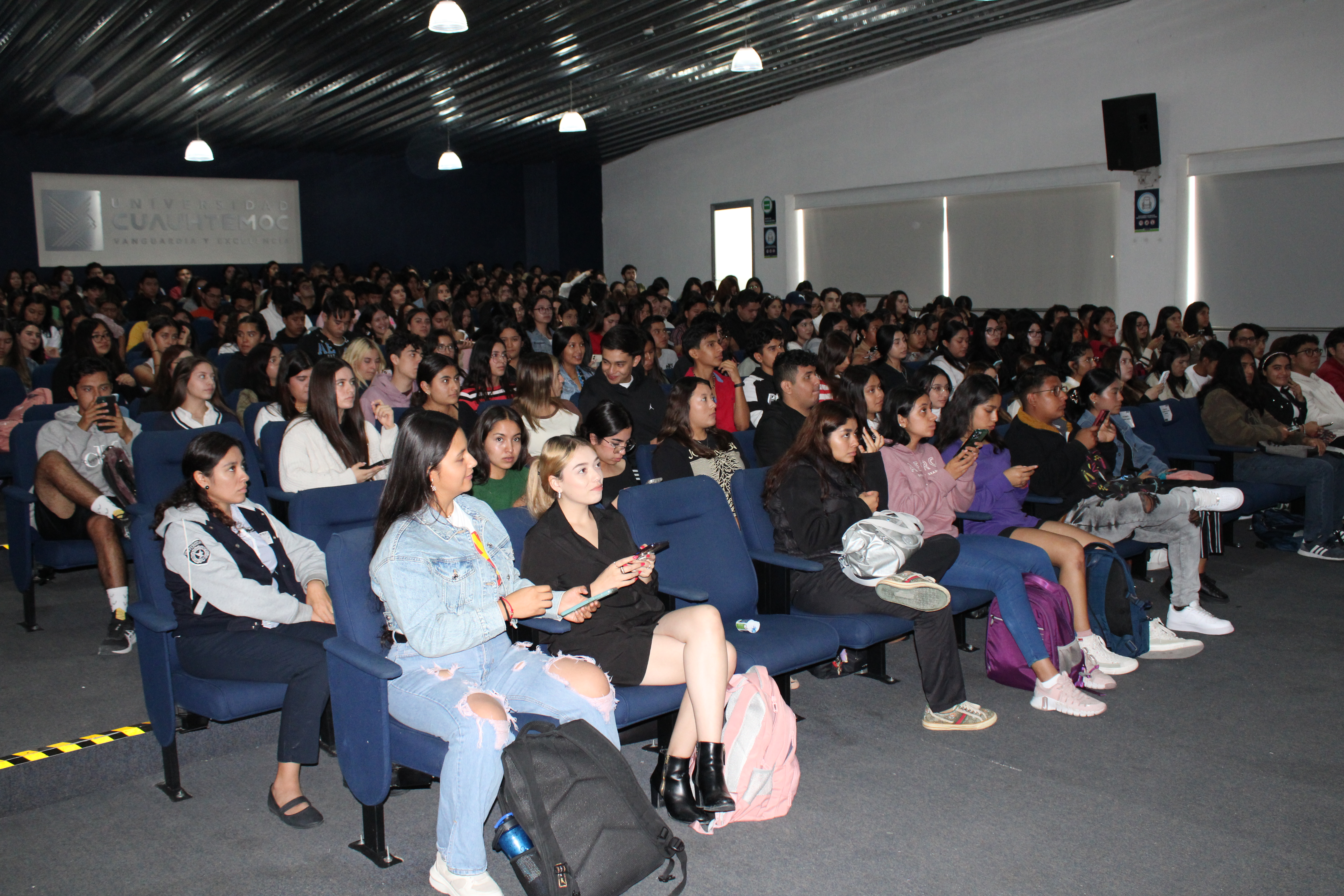 ALUMNAS DE TURISMO LLEVAN A CABO ‘‘ENIGHTMATIC, MET GALA’’