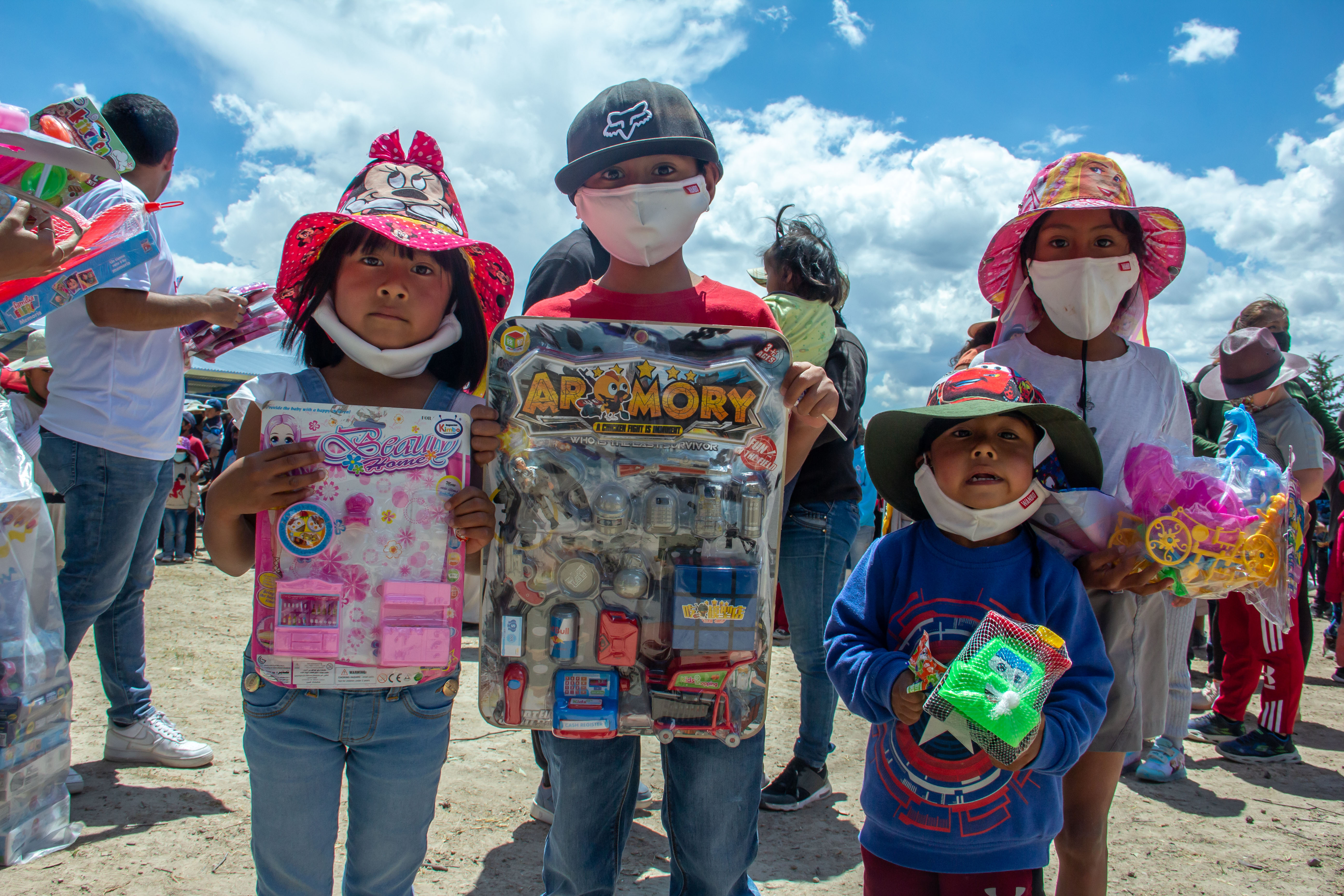 UNIVERSIDAD CUAUHTÉMOC REALIZA LA ENTREGA DE JUGUETES EN LA COMUNIDAD DE QUITILLOS, AMEALCO DE BONFIL