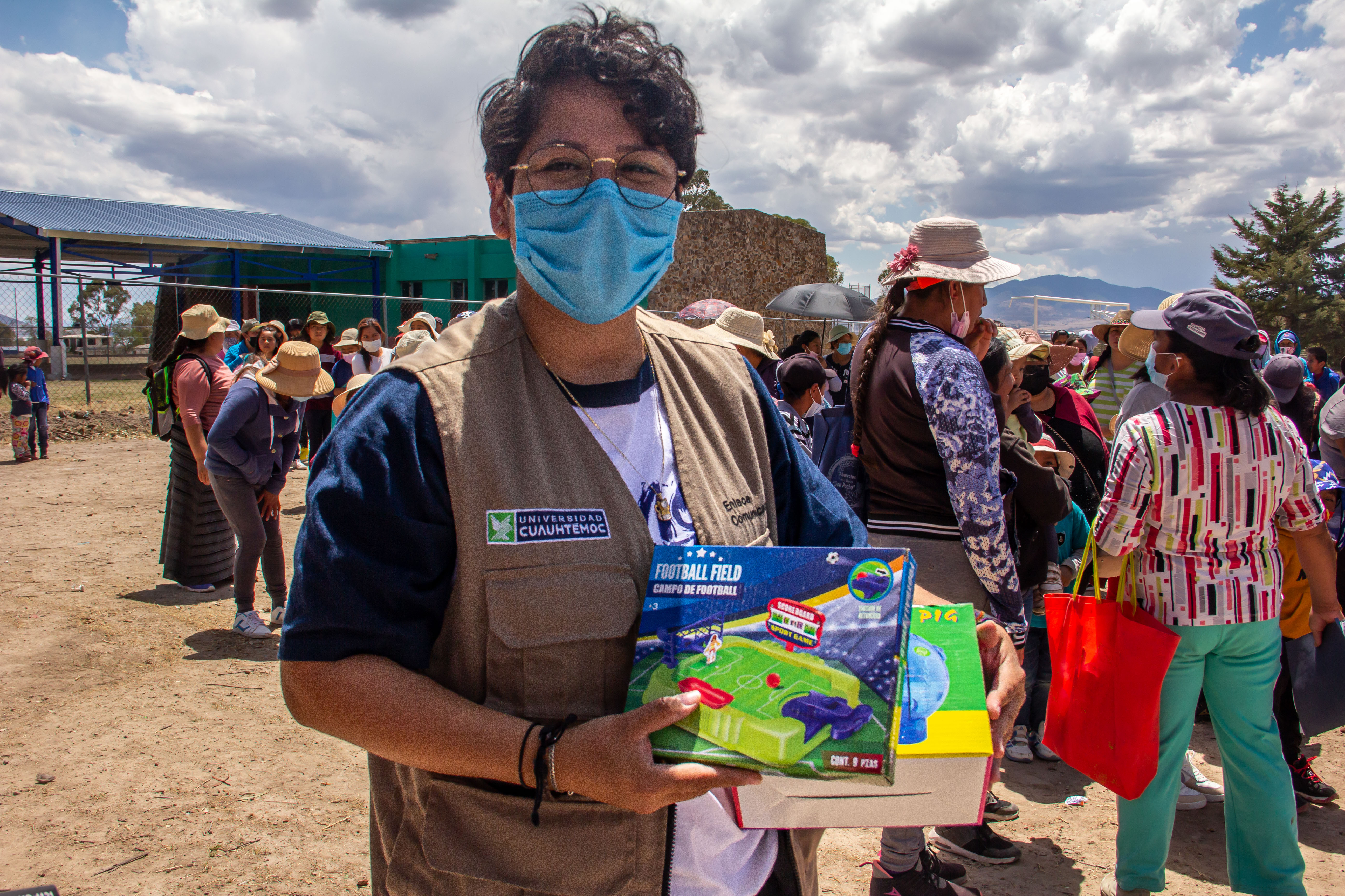 UNIVERSIDAD CUAUHTÉMOC REALIZA LA ENTREGA DE JUGUETES EN LA COMUNIDAD DE QUITILLOS, AMEALCO DE BONFIL