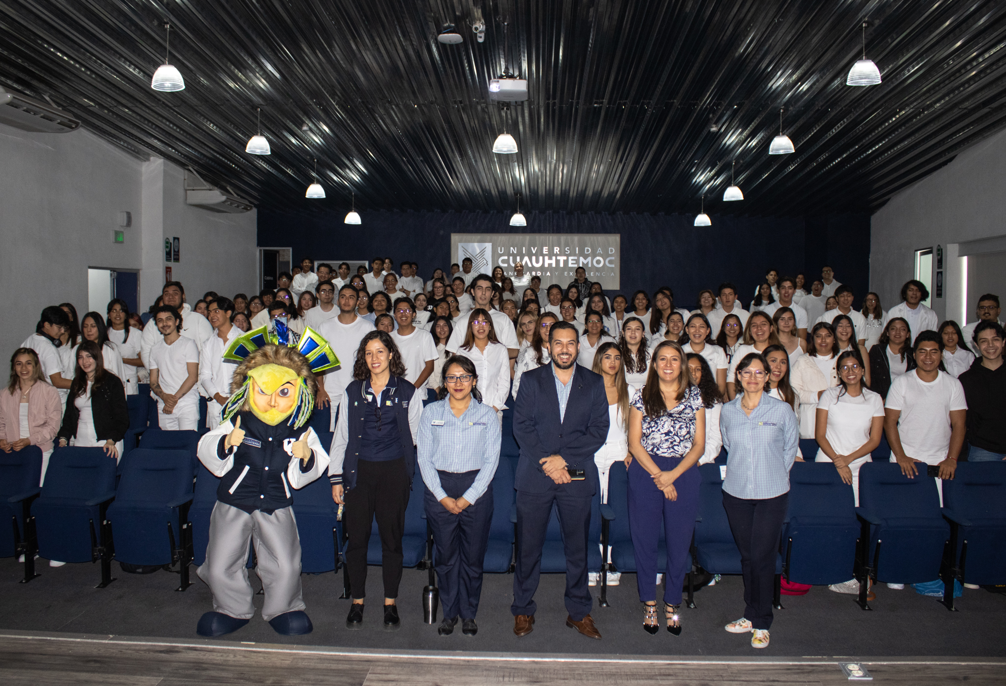 ¡BIENVENIDOS GUERREROS DE NUEVO INGRESO DE LA LIC EN ODONTOLOGÍA Y MÉDICO CIRUJANO!