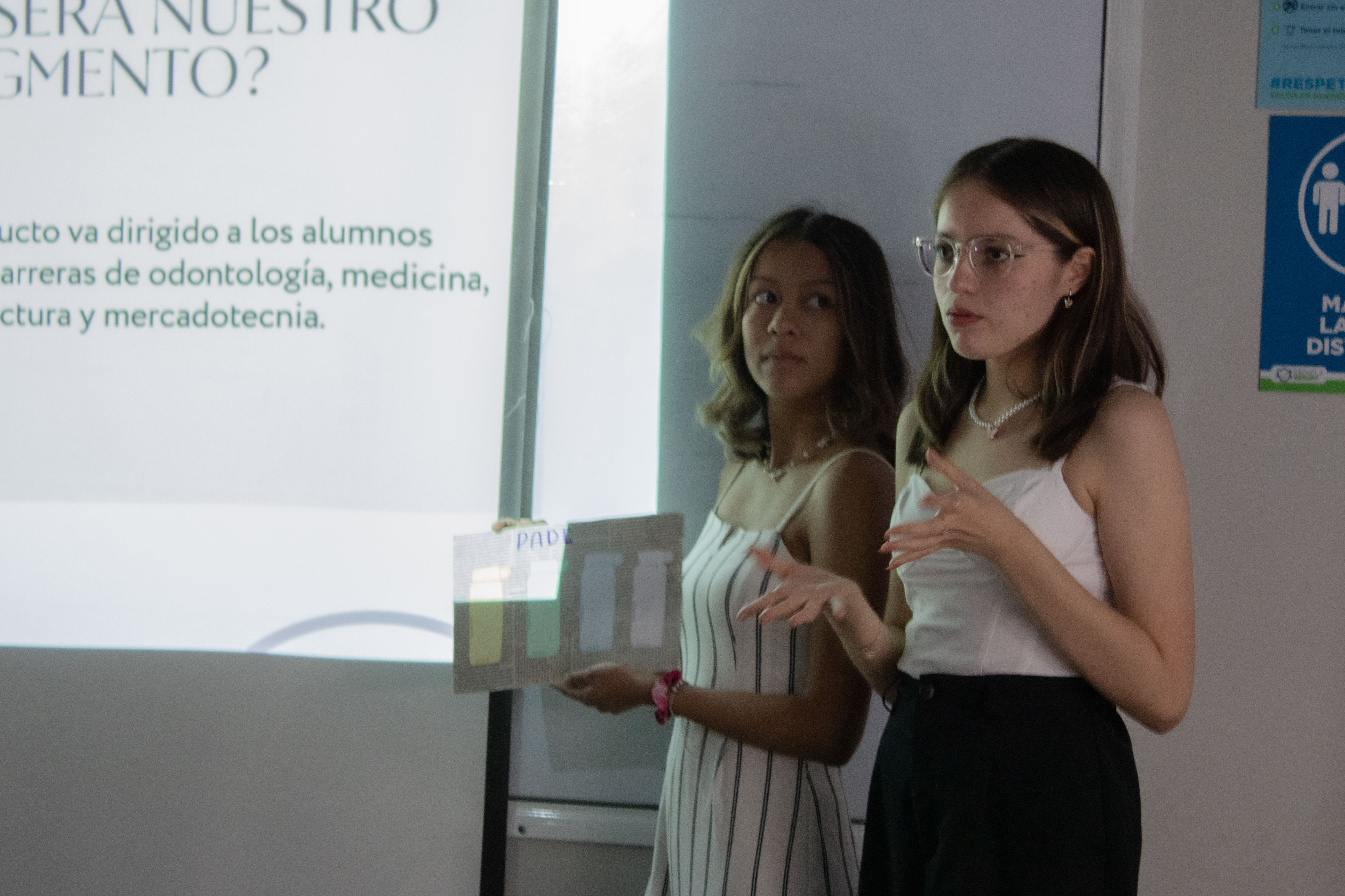 ALUMNOS DE LA LICENCIATURA EN MERCADOTECNIA Y PUBLICIDAD PRESENTAN PROYECTOS FINALES