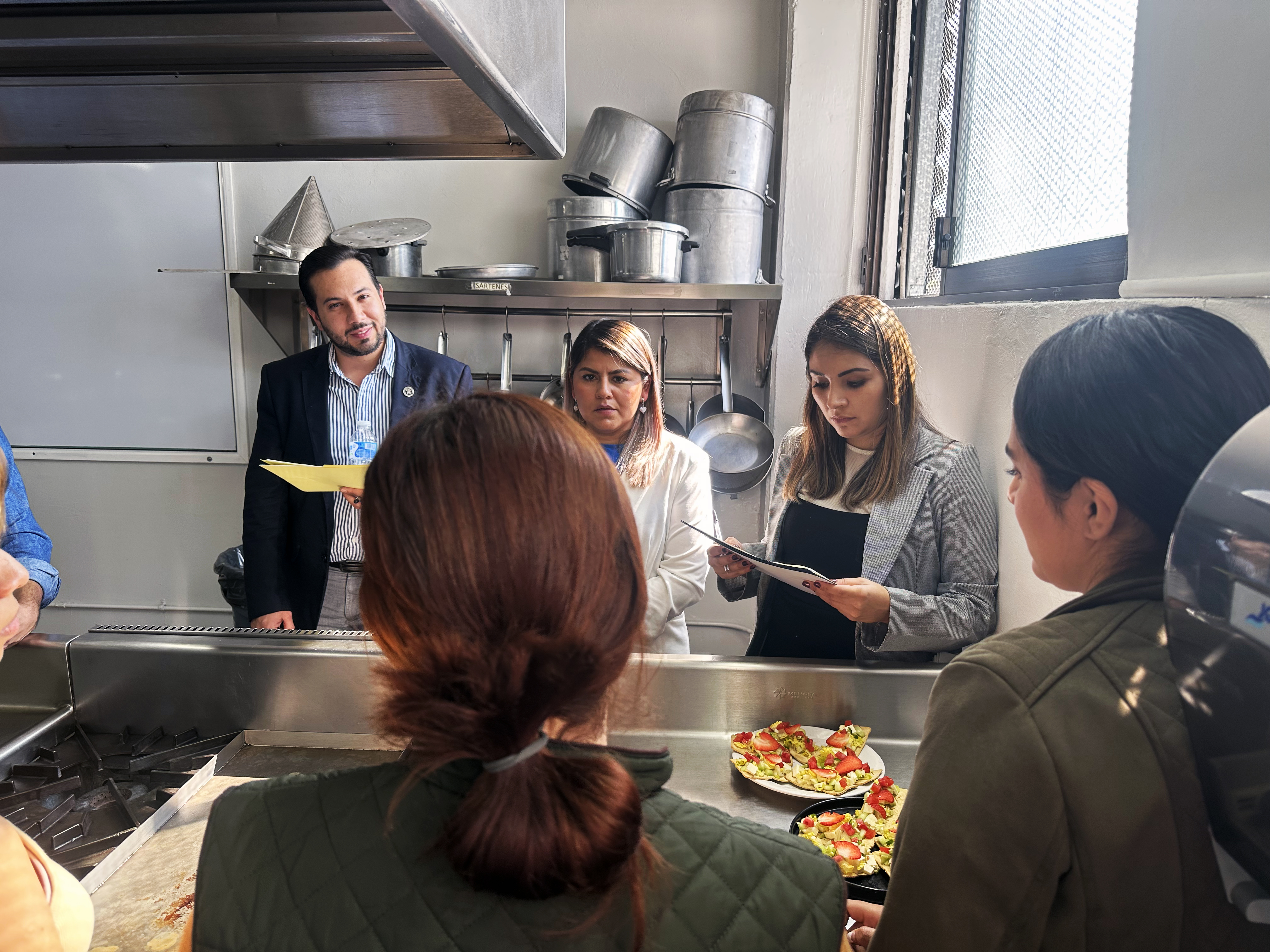 Primera generación de la Licenciatura en Nutrición participa en concurso por el Día del Nutriólogo.