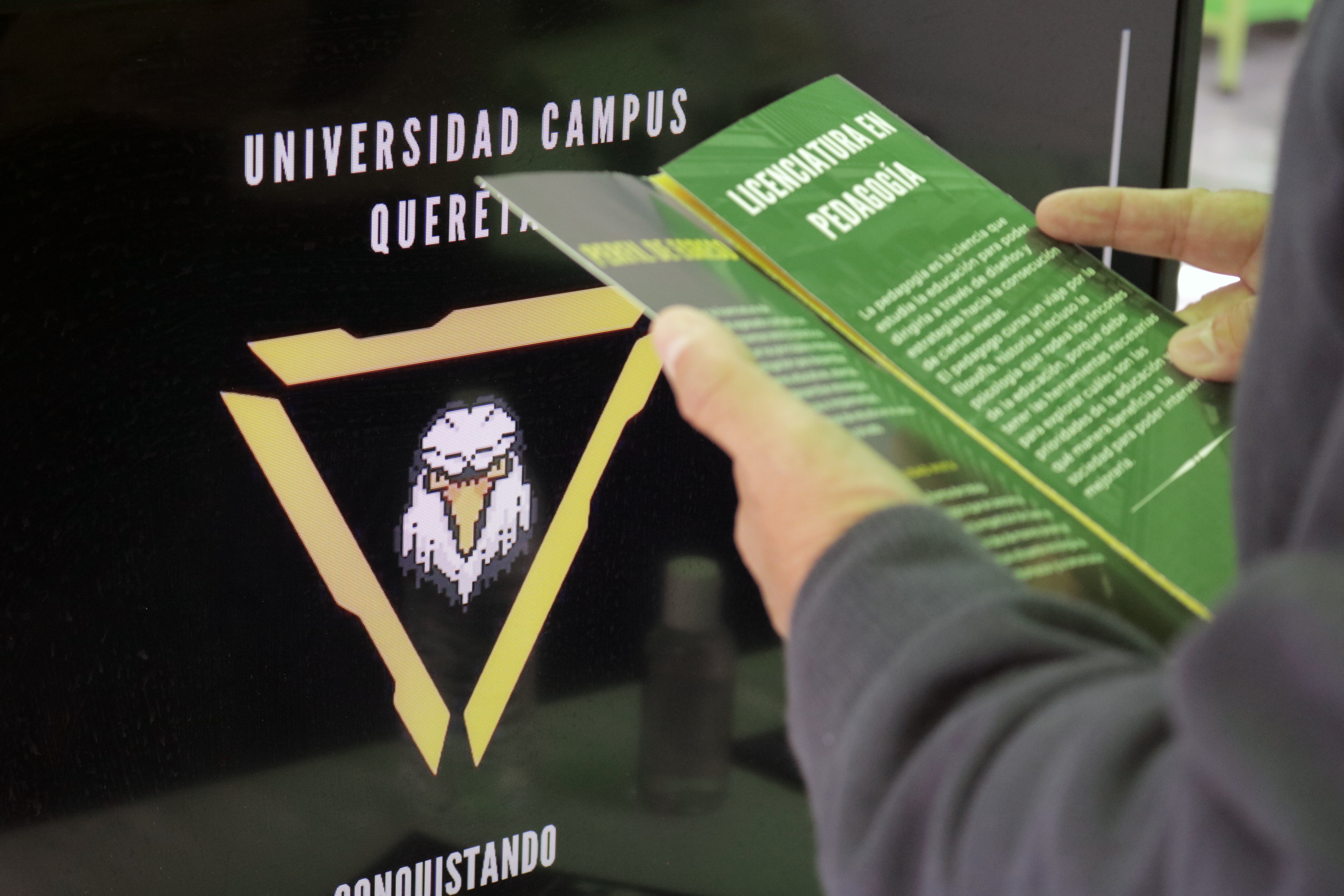 Alumnas de pedagogía presentan: ‘‘Feria de Carreras Universitarias.’’