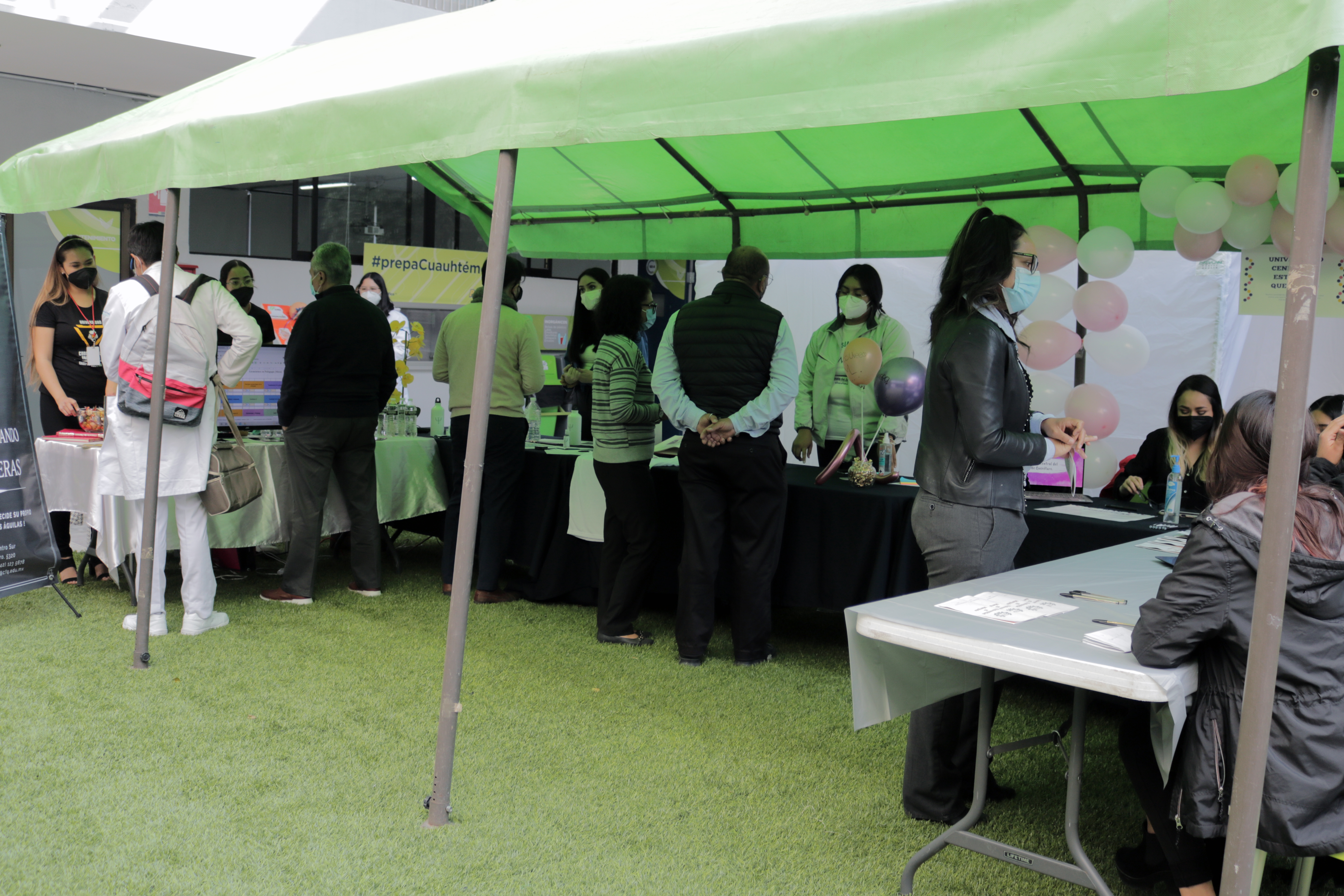 Alumnas de pedagogía presentan: ‘‘Feria de Carreras Universitarias.’’