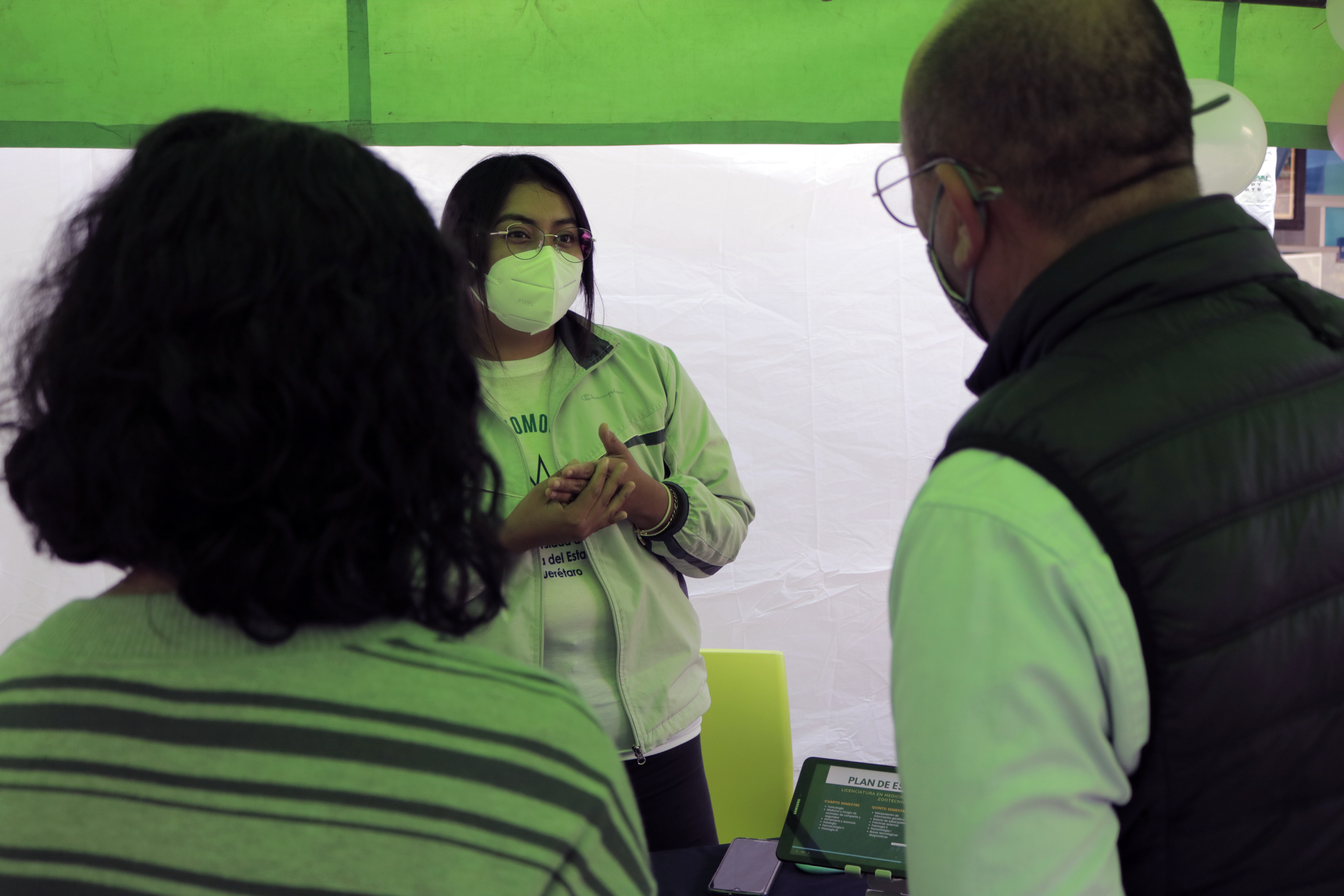 Alumnas de pedagogía presentan: ‘‘Feria de Carreras Universitarias.’’