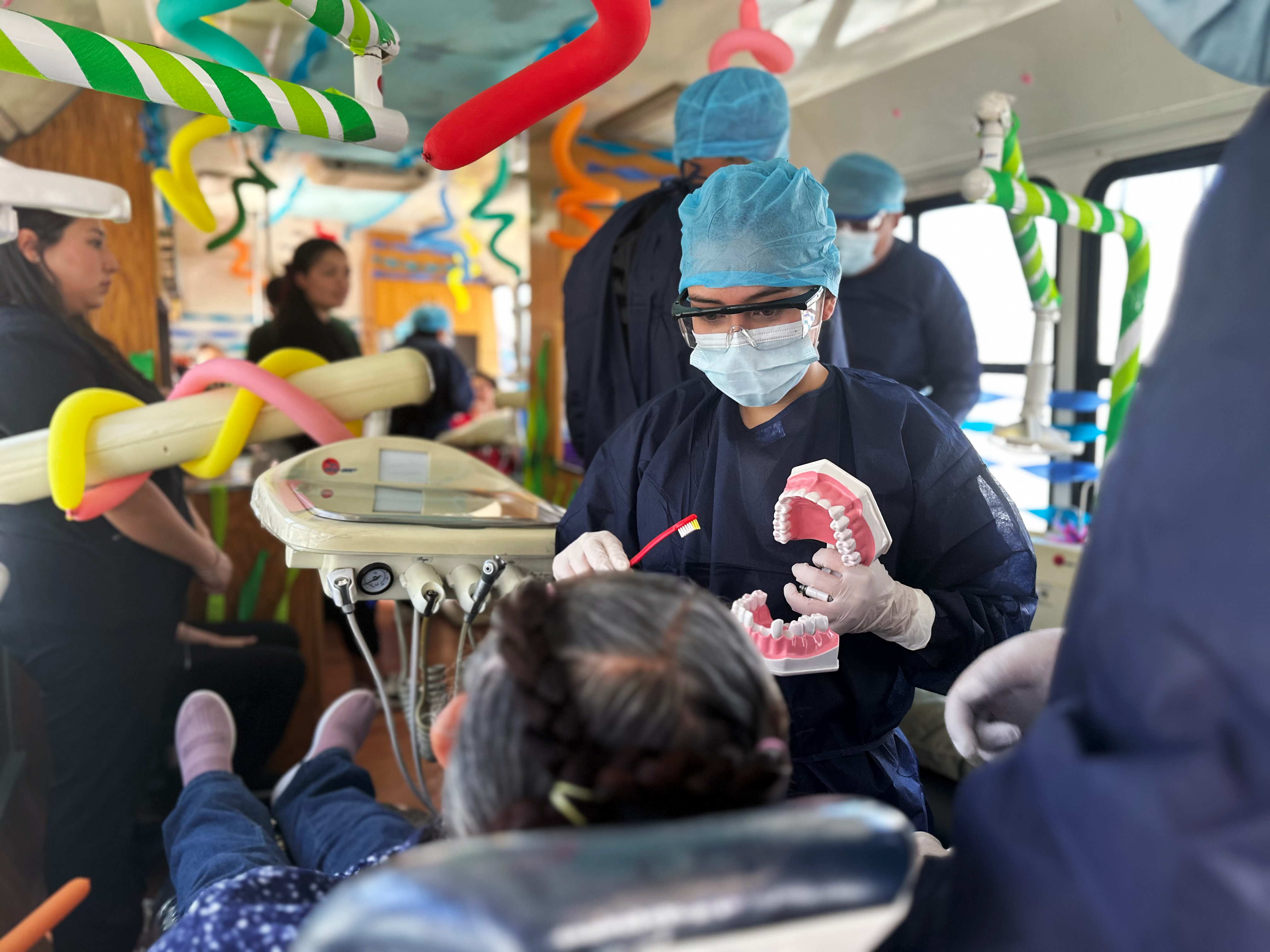 UNIDAD DENTAL MÓVIL VISITA A LA ASOCIACIÓN MAXIMILIANO MARÍA KOLBE