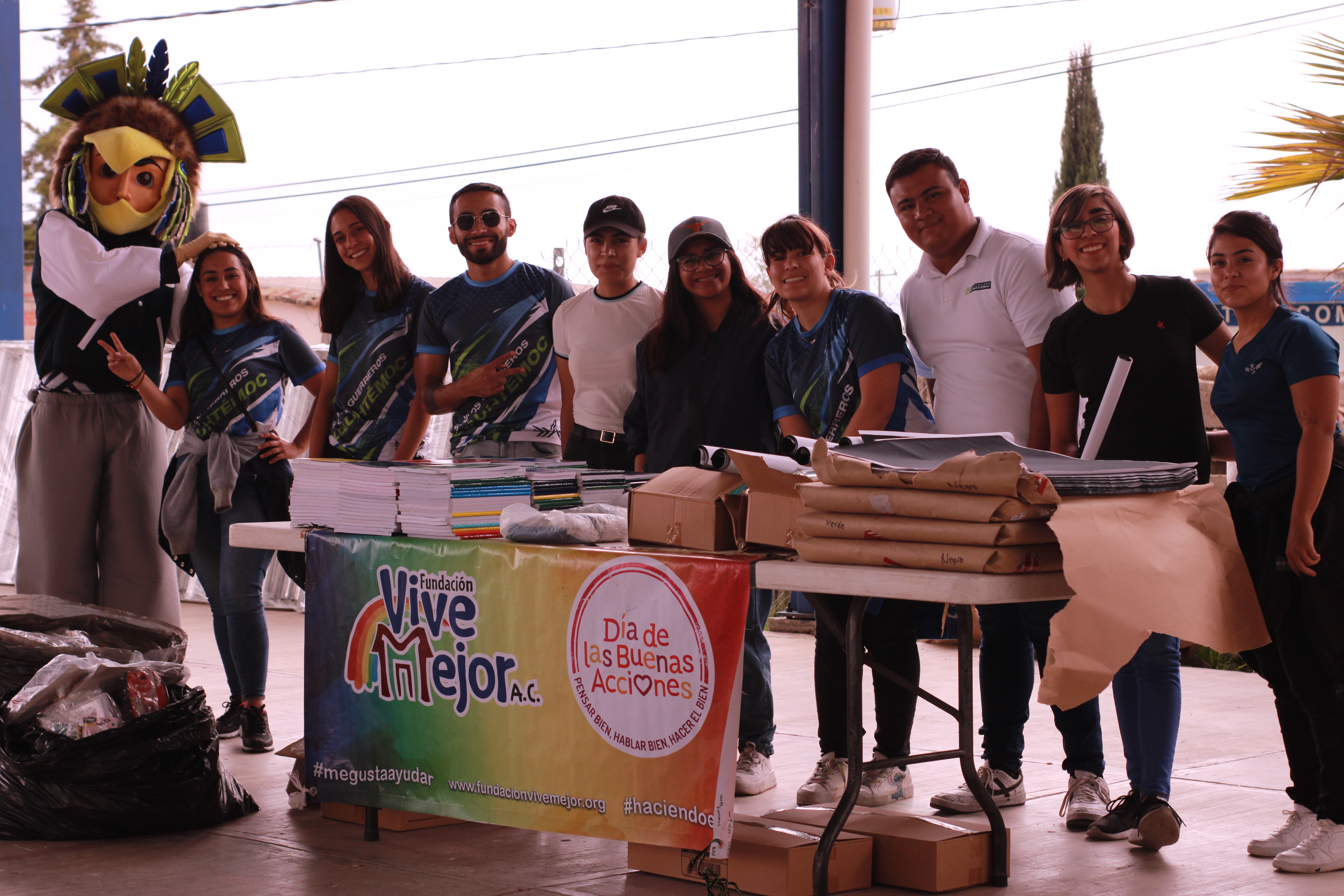 La Universidad Cuauhtémoc entrega 678 kits de útiles escolares a niños de Amealco