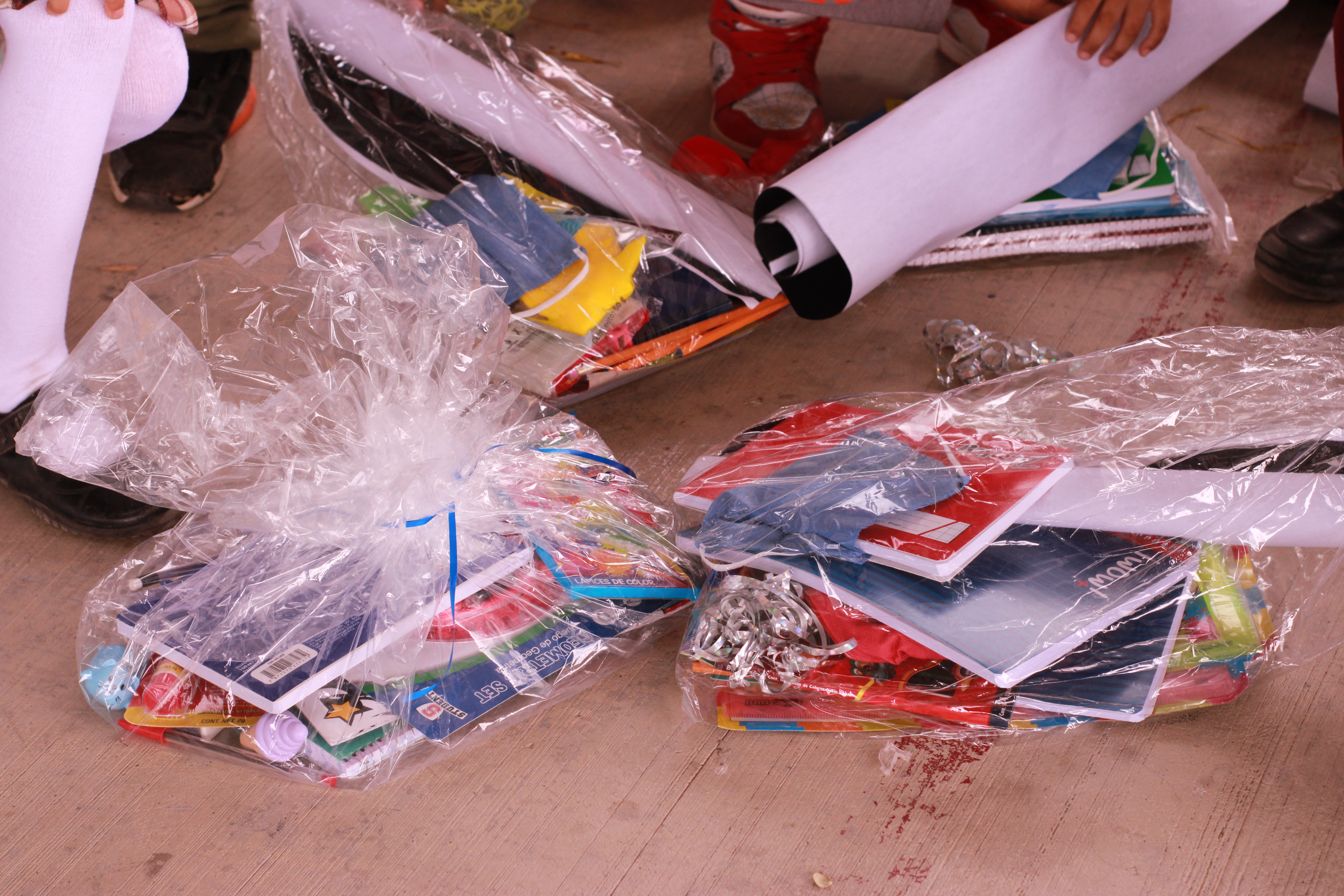 La Universidad Cuauhtémoc entrega 678 kits de útiles escolares a niños de Amealco