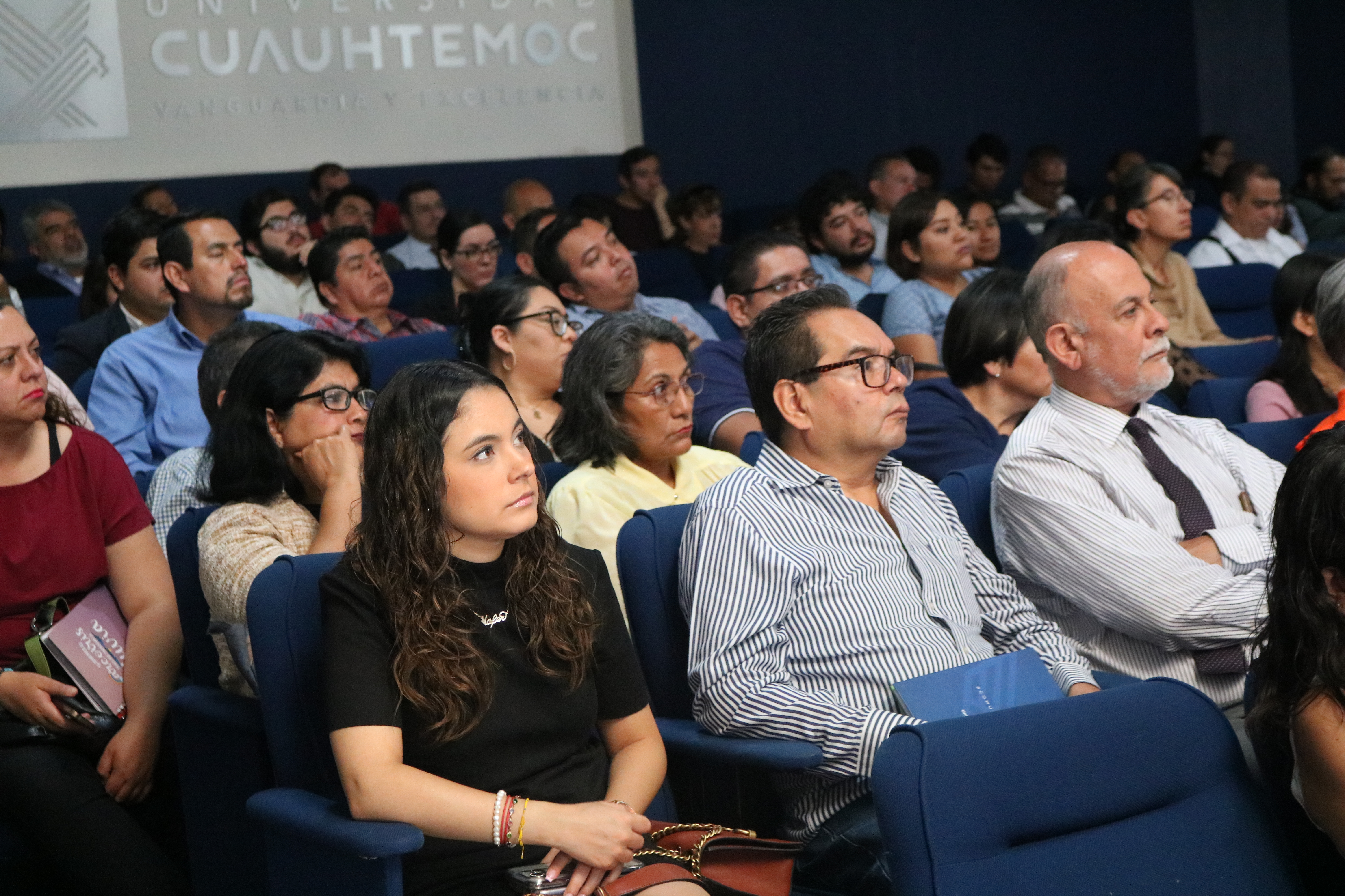 ASISTIMOS A LA JUNTA DOCENTE CUATRIMESTRAL