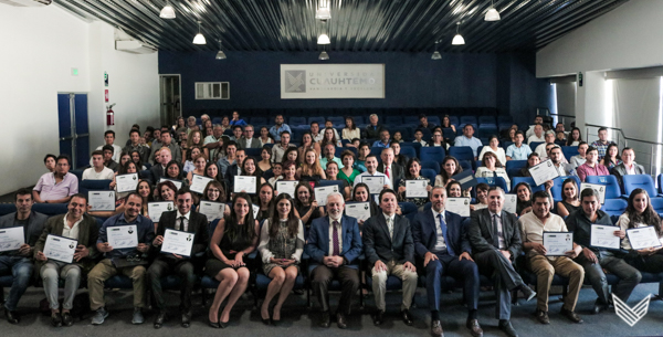 Se gradúan alumnos de Implantología Quirúrgica y Odontopediatría