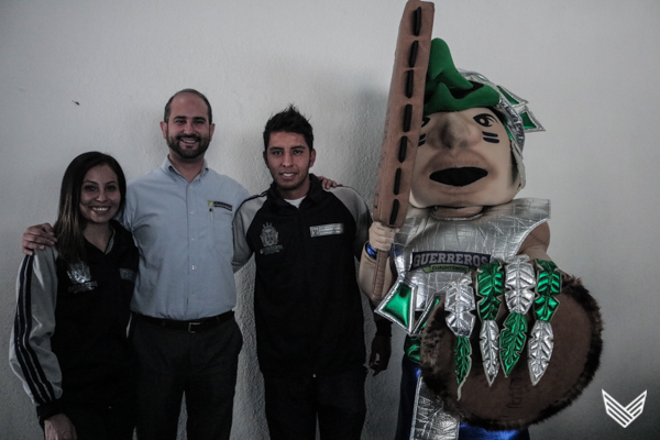 Entrega de uniforme a nuestros Guerreros