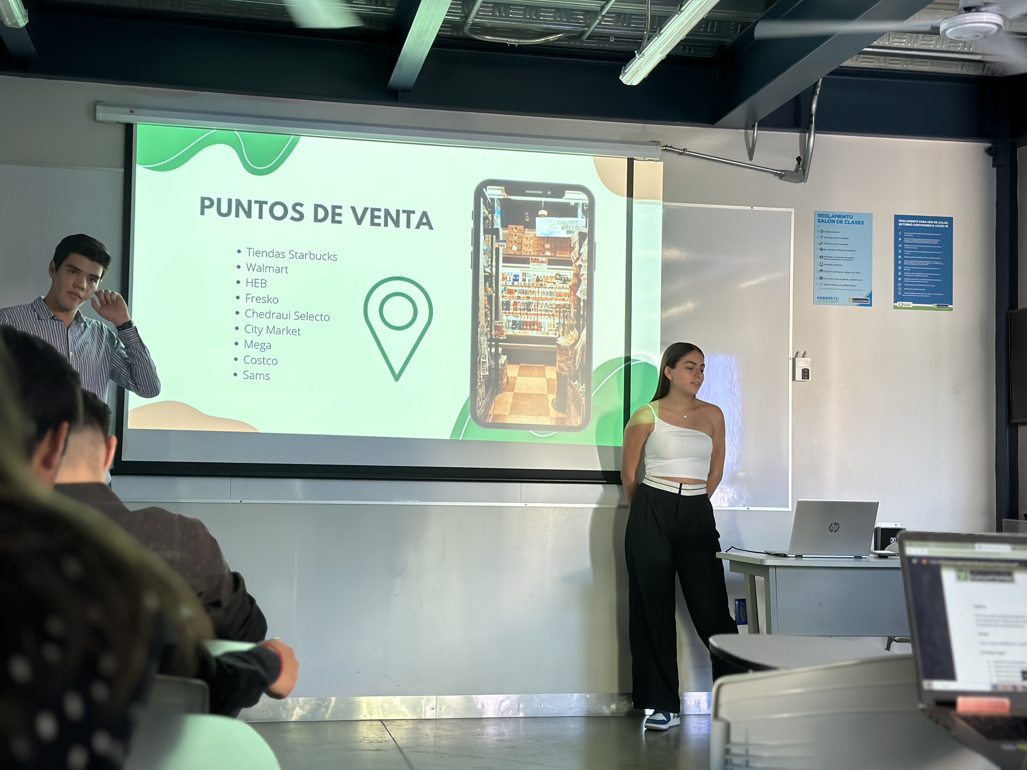 ALUMNOS DE LA LICENCIATURA EN MERCADOTECNIA Y PUBLICIDAD PRESENTAN PROYECTOS FINALES