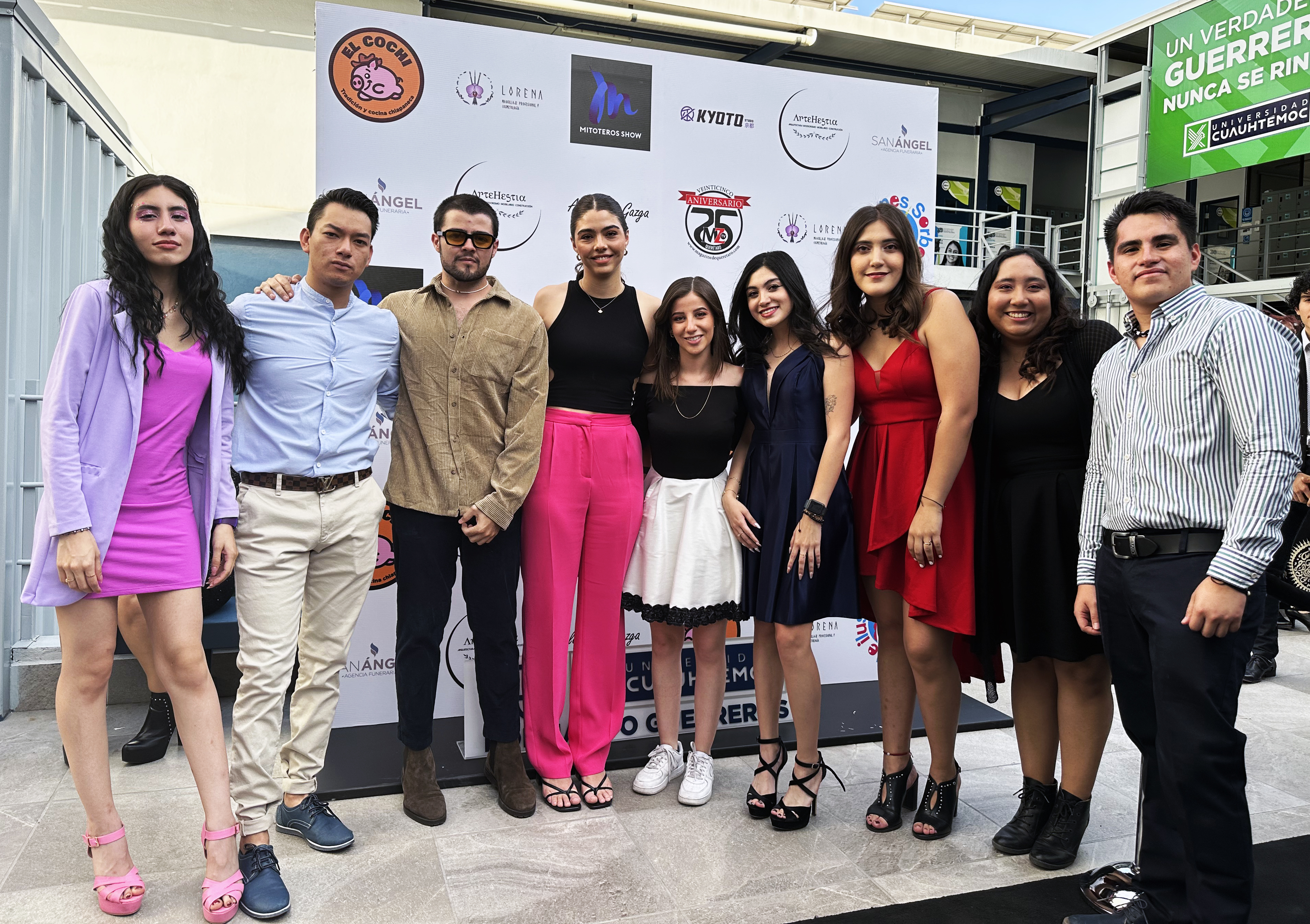 ALUMNOS DE COMUNICACIÓN NOS LLEVAN A LA ALFOMBRA ROJA