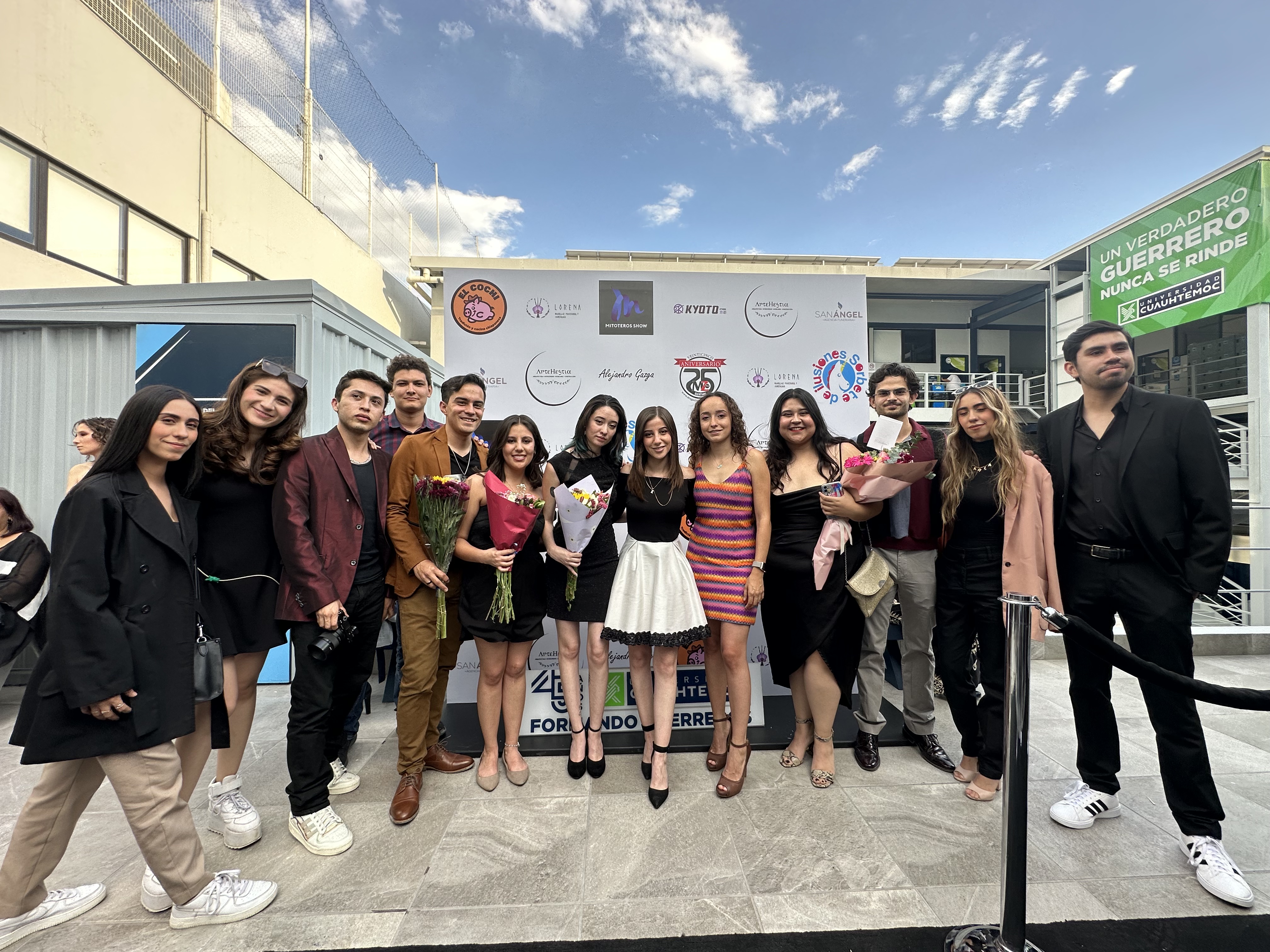 ALUMNOS DE COMUNICACIÓN NOS LLEVAN A LA ALFOMBRA ROJA