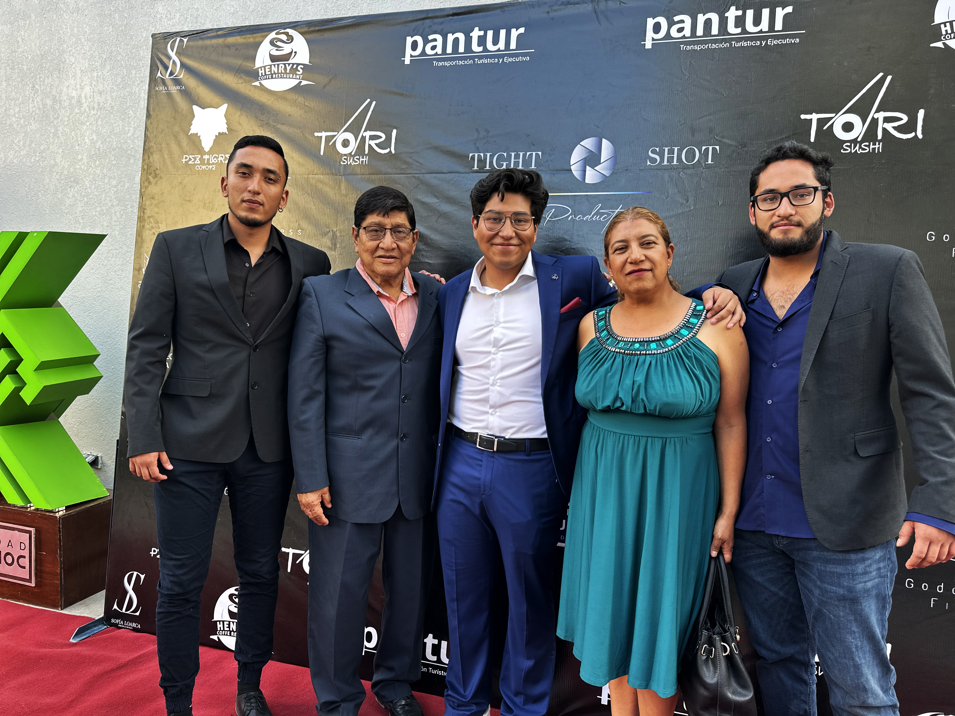 ALUMNOS DE COMUNICACIÓN NOS LLEVAN A LA ALFOMBRA ROJA