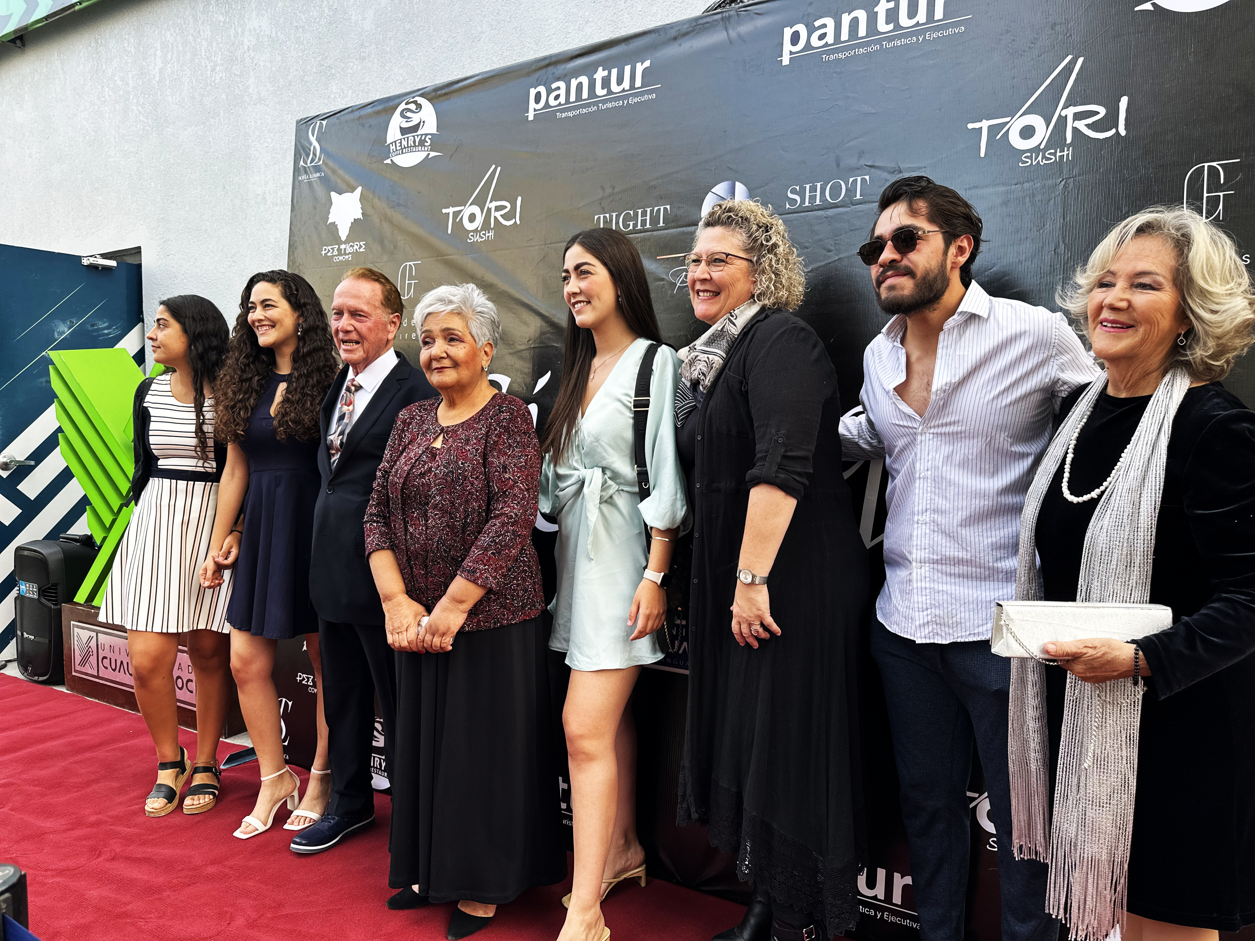 ALUMNOS DE COMUNICACIÓN NOS LLEVAN A LA ALFOMBRA ROJA