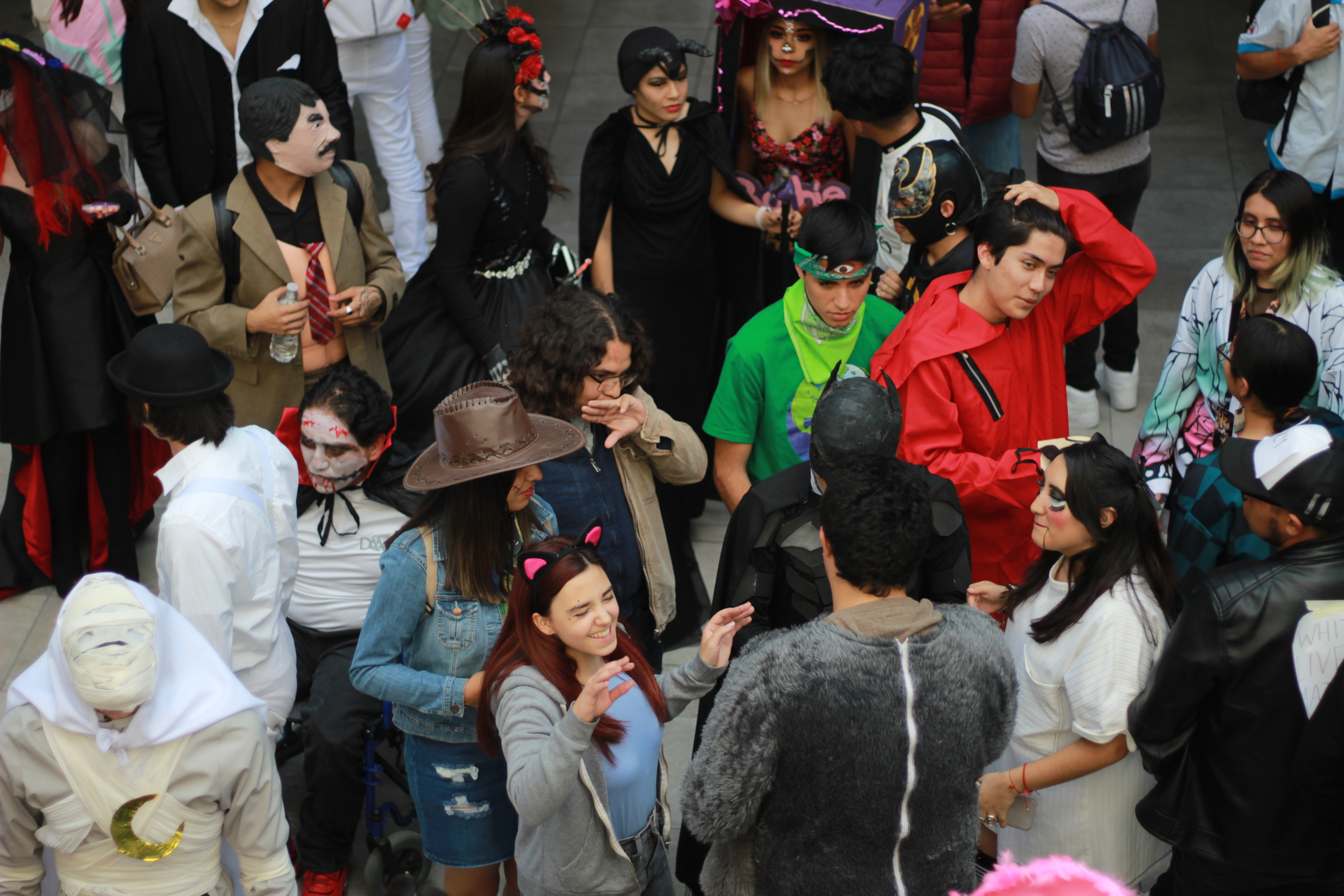 ALUMNOS DE COMUNICACIÓN CELEBRAN EL DÍA DE MUERTOS