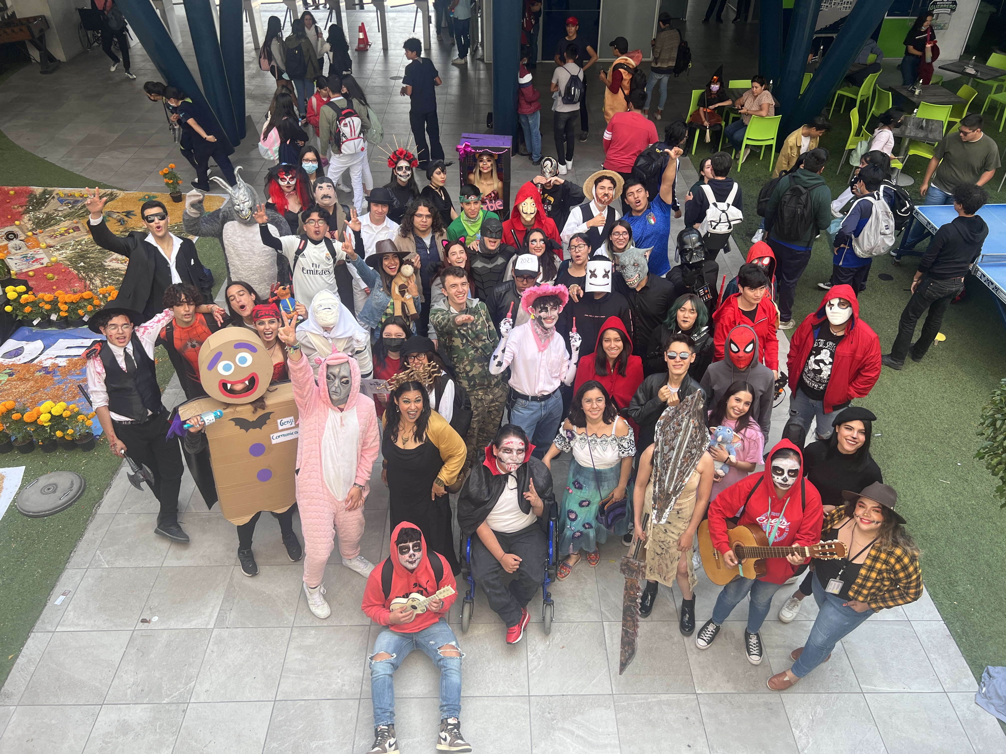 ALUMNOS DE COMUNICACIÓN CELEBRAN EL DÍA DE MUERTOS