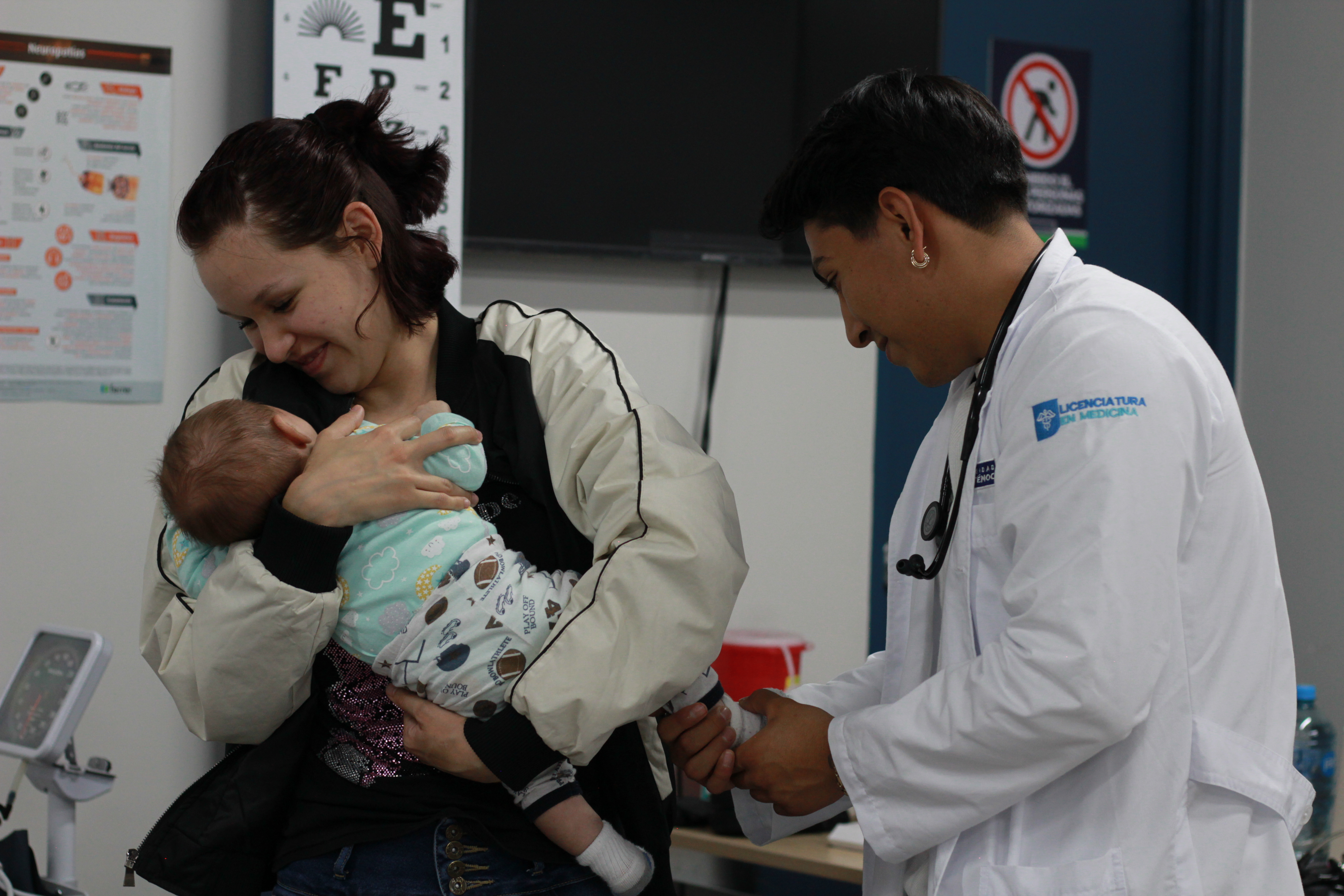 ALUMNOS DE MEDICINA REALIZAN PRÁCTICA DE ANTROPOMETRIA 