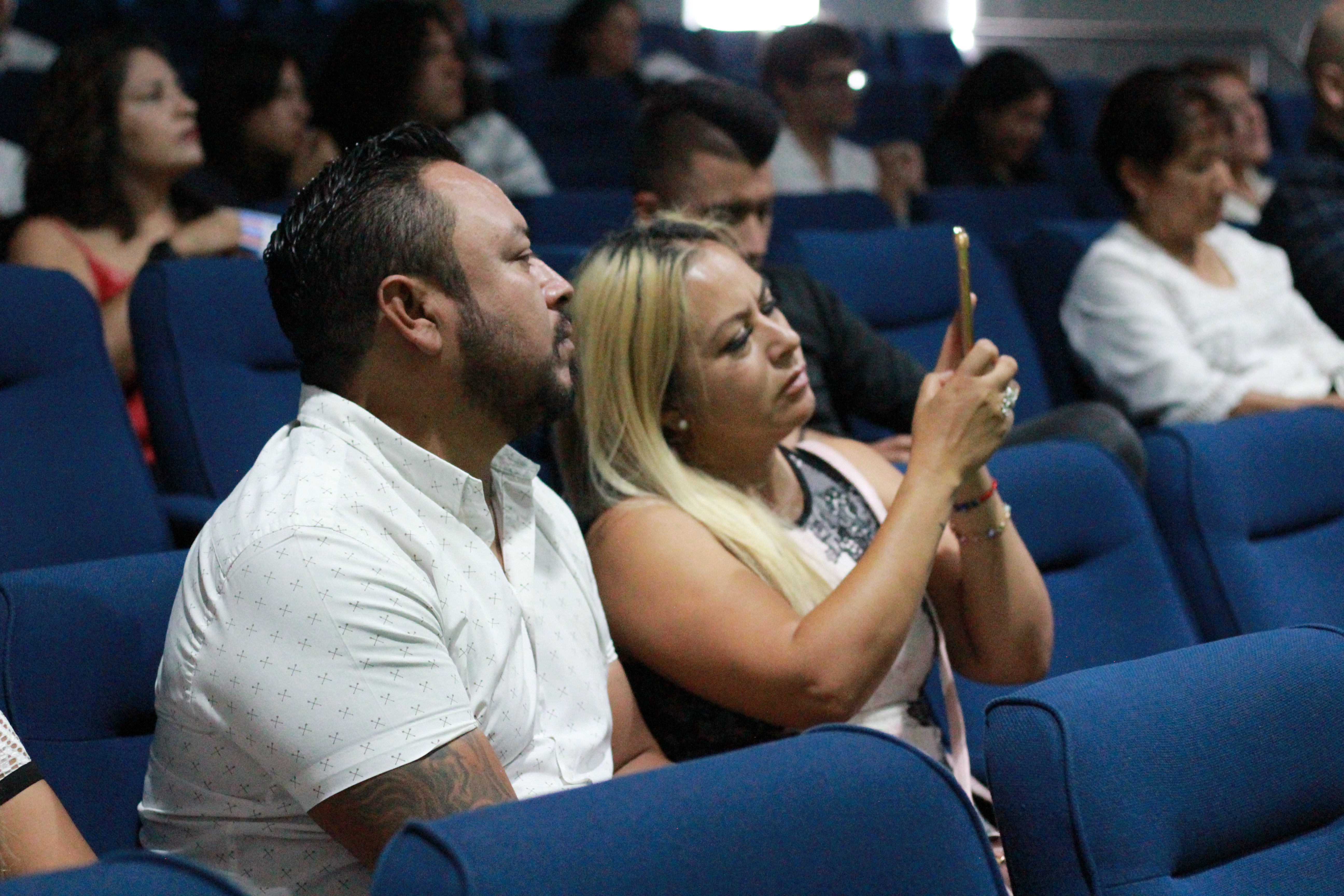 ALUMNOS DE COMUNICACIÓN NOS LLEVAN A LA ALFOMBRA ROJA