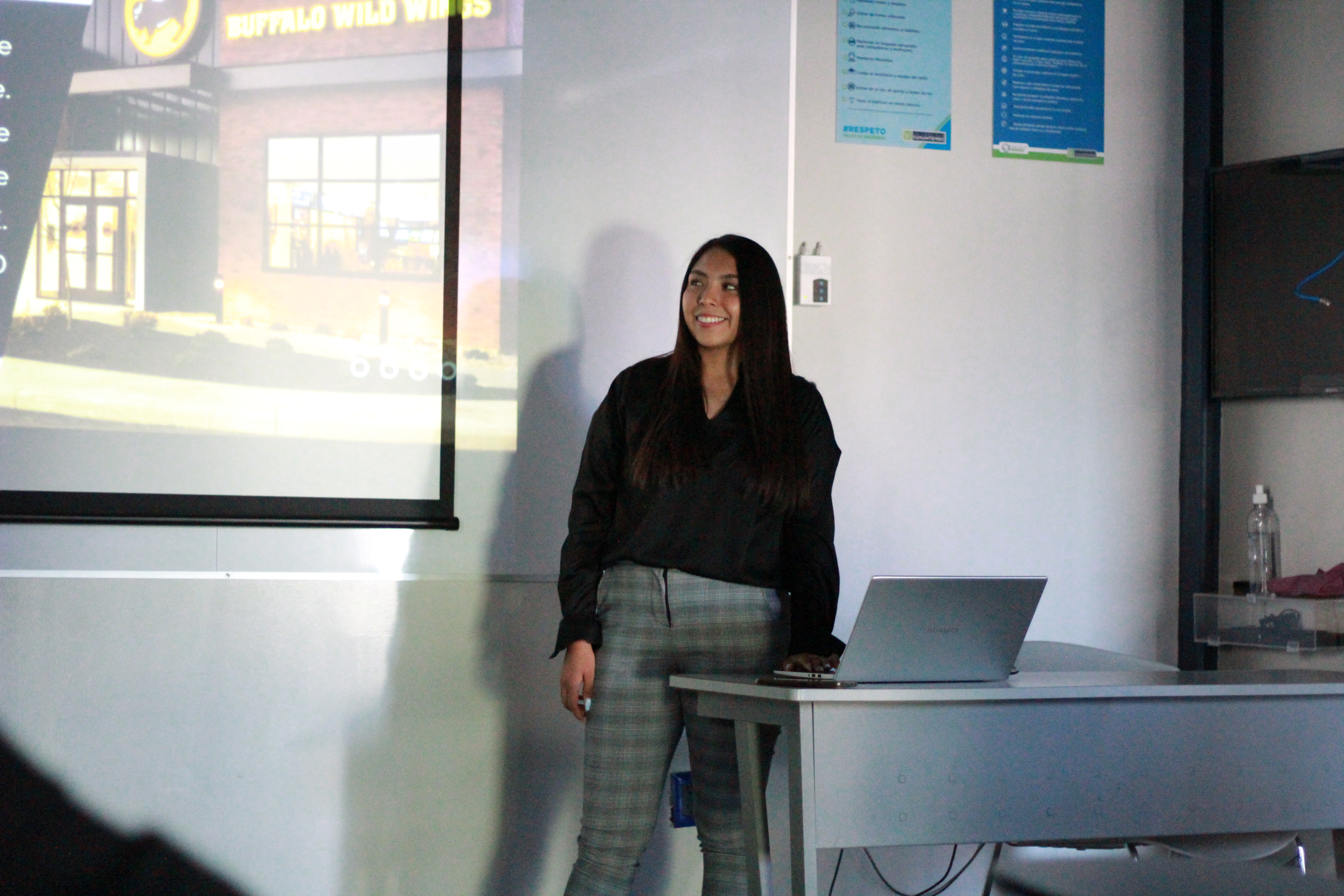 ALUMNOS DE LA LICENCIATURA EN MERCADOTECNIA Y PUBLICIDAD PRESENTAN PROYECTOS FINALES