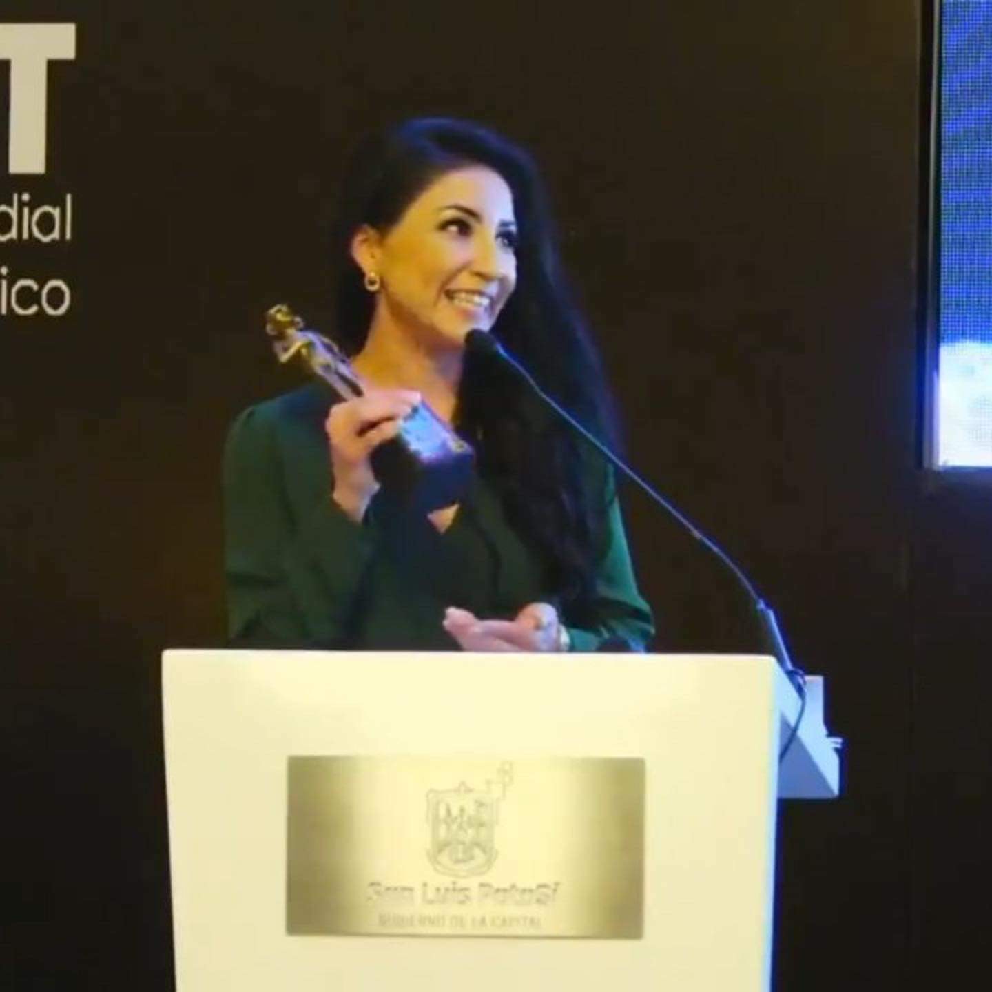 ¡GUERRERA EGRESADA GANA PREMIO INTERNACIONAL DE PERIODISMO TURÍSTICO!